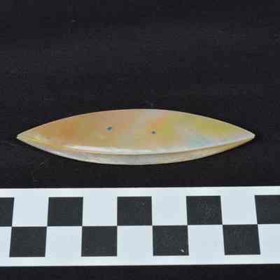 Mother of pearl tatting shuttle
