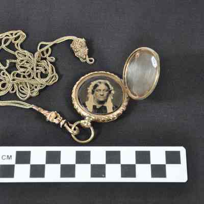 Gold-filled locket with two images inside