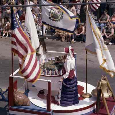 Centennial parade celebrating July 4, 1976