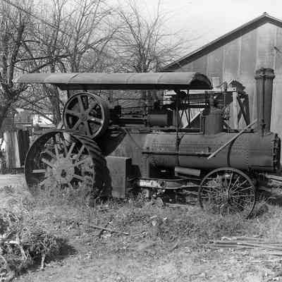 Steam engine used for threshing wheat