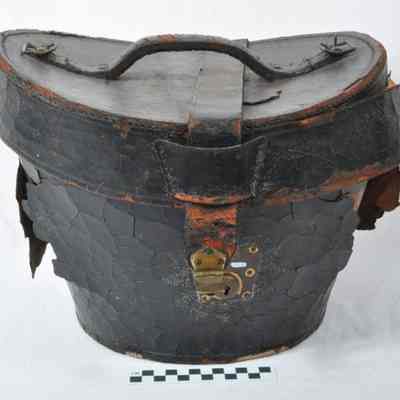 Leather hatbox lined with blue silk