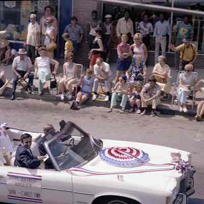 Centennial parade celebrating July 4, 1976