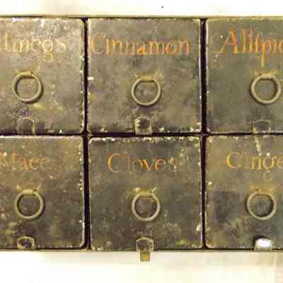 Metal spice storage containers