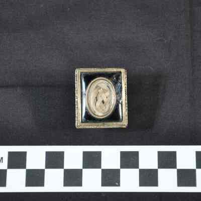 Rectangular mourning brooch