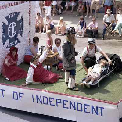 Centennial parade celebrating July 4, 1976