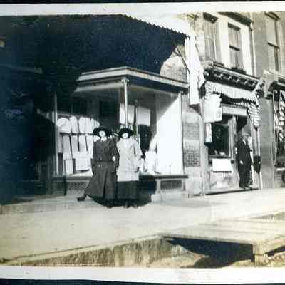 north side of 100 block of W. Washington St. (ARC499-7)
