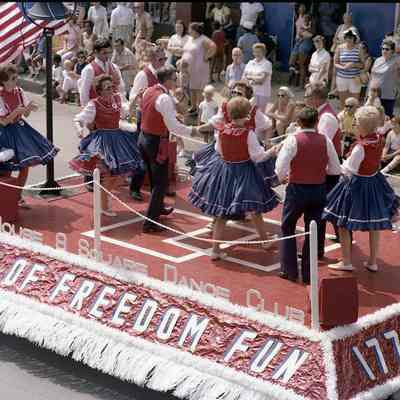Centennial parade celebrating July 4, 1976