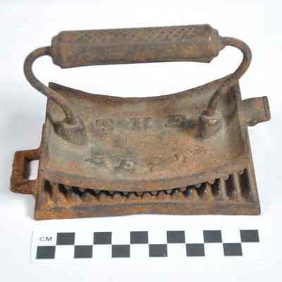 Small, two piece crimping iron with iron handle