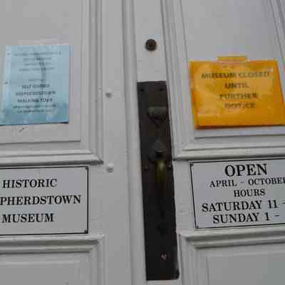 Closed sign at Historic Shepherdstown Museum