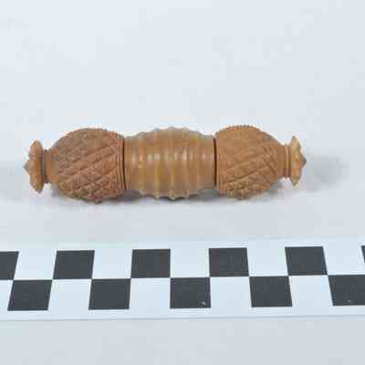 Barrel shaped needle holder