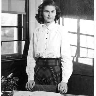 Mary Louise Milton Simmons Folder #24 (19 - 25)