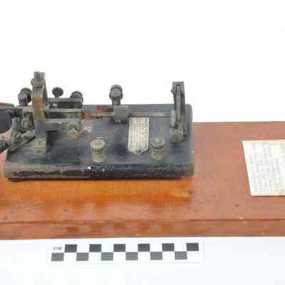 Telegraph sending key