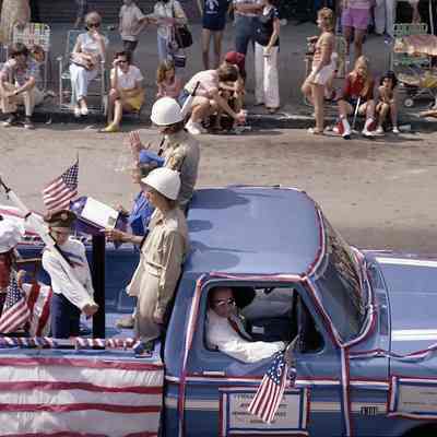 Centennial parade celebrating July 4, 1976