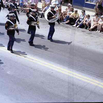 Centennial parade celebrating July 4, 1976