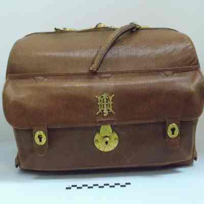 Light brown leather travel bag