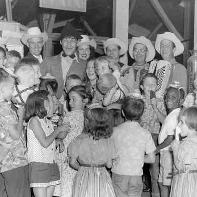 Patsy Cline and band with children