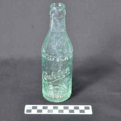 Green glass beverage bottle