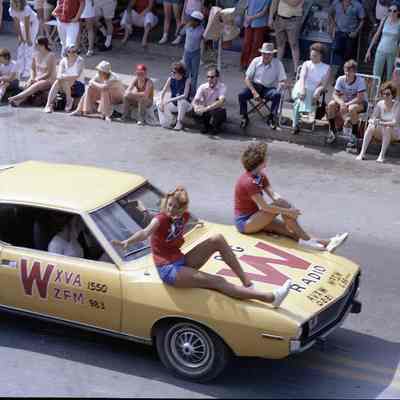 Centennial parade celebrating July 4, 1976