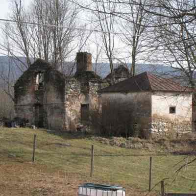 Kitchen (left) and meat house (right) (IMG393901)