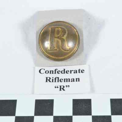 Brass Confederate rifleman uniform button