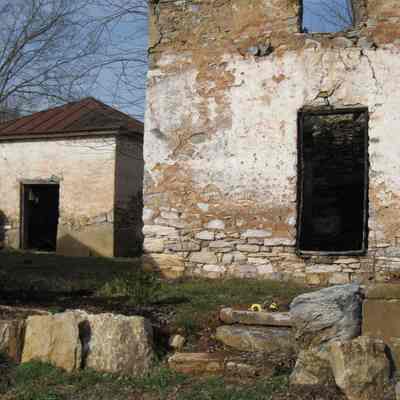 Meat house (left) and kitchen (right) (IMG393903)