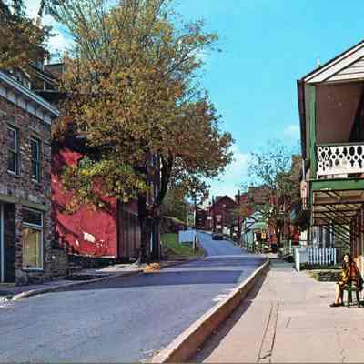 Looking up High Street
