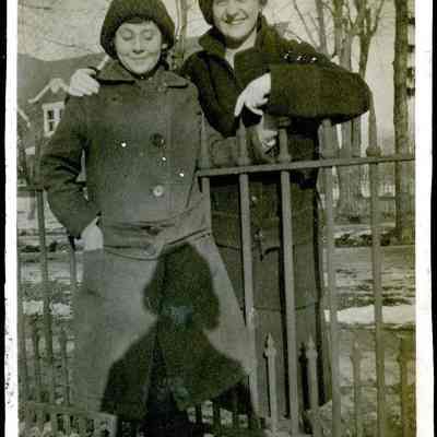 Lillian Ott (on right) and friend (ARC499-22)