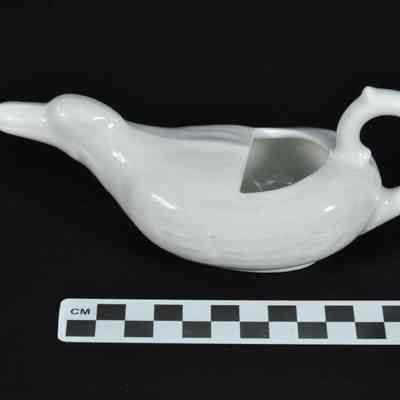 Invalid or baby feeder in form of bird