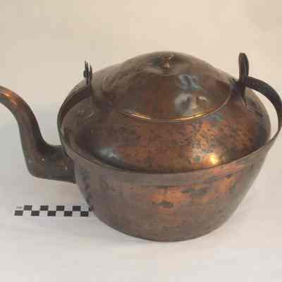 Copper kettle with lid