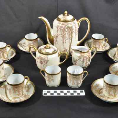 Japanese or Chinese tea service