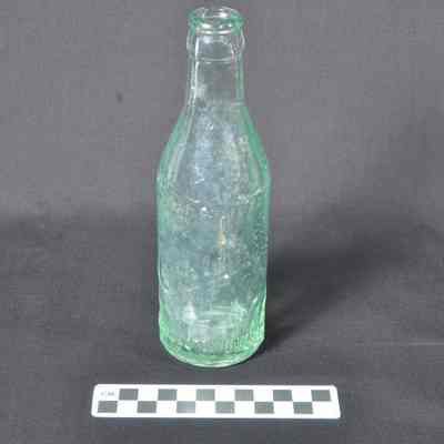 Green glass beverage bottle