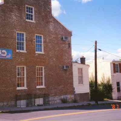 Iron Rail Inn and Cellar Pub