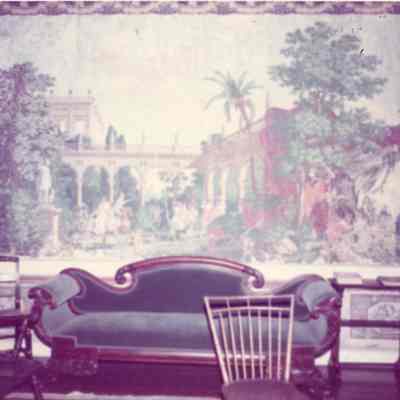 Piedmont living room with original 1804 wallpaper