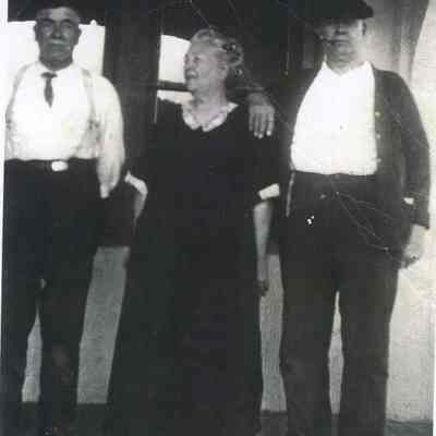 Robert L. White and siblings standing on a porch