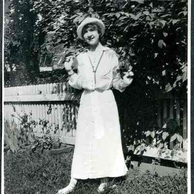 unidentified woman (ARC499-32)