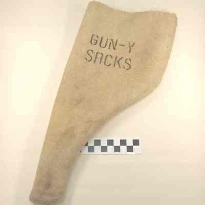 Fleece-lined gun pouch