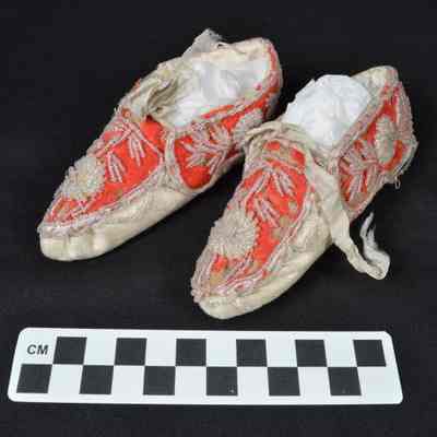 Child's rawhide leather moccasins: Origformat: Other