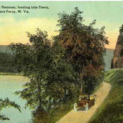 Driveway along Potomac, leading into Town, Harper's Ferry, W. Va.