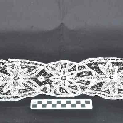 Lace doily with tatting