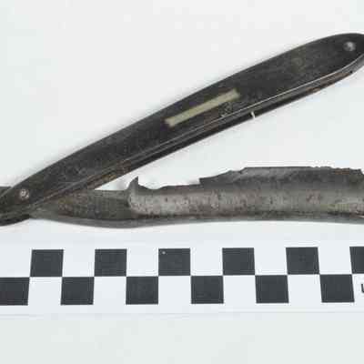 Razor with dark brown wood handle