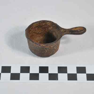 Small iron single-handled pot