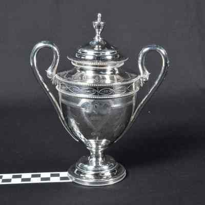 Sugar bowl shaped like vase: Origformat: Other