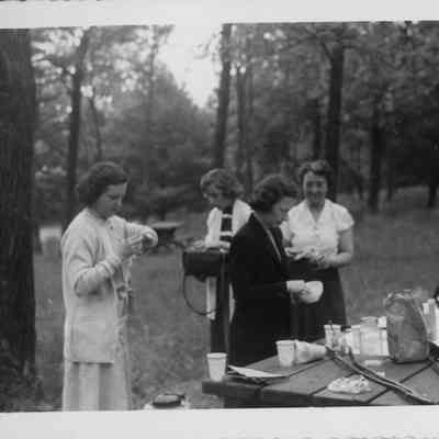 Mary Christian, Mary Stubbs, Charlotte, & Lilly Oddeson - Skyline Drive pic