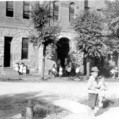 Ranson post office and school children