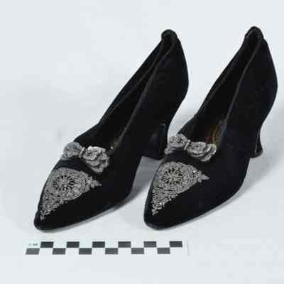 Wedding shoes of black satin