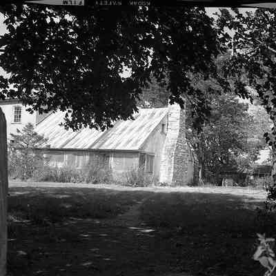 Old building on road to left of 3M plant behind Middleway