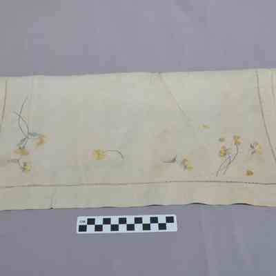 Centerpieces and doilies