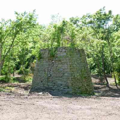 Shannondale iron furnace: Copyright: E. C. Field; Origformat: Other