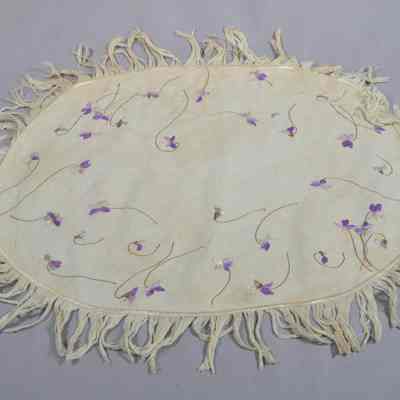 Centerpieces and doilies