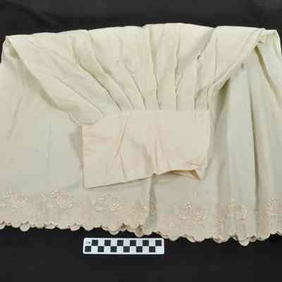 Off-white petticoat for small woman or girl